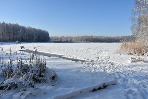 Zbiornik Świętej Anny w krajobrazie zimowym