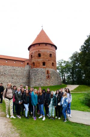 Zdjęcie: młodzież podczas wycieczki