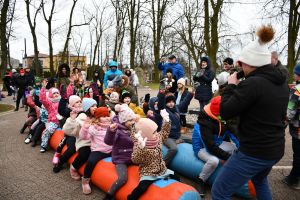 Zdjęcie: dzieci uczestniczące w animacjach podczas wydarzenia Feriada