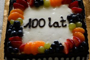 Zdjęcia: Tort z okazji 100 urodzinmieszkanki gminy Mszczonów