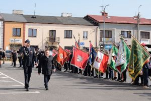 Zdjęcie: Ludzie zgromadzeni podczas obchodów 3 maja