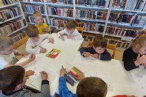 Zdjęcie: uczestnicy obchodów Tygodnia Bibliotek