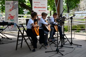 Zdjęcie: Osoby uczestniczące w obchodach Festiwalu Świętojańskiego