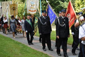 Zdjęcia: osoby uczestniczące w dożynkach