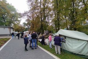 Zdjęcia: osoby uczestniczące w obchodach Bitwy Mszczonowskiej