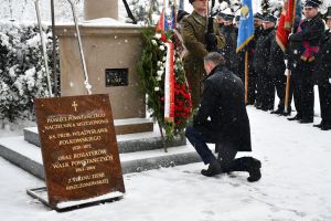 Zdjęcia: osoby uczestniczące w obchodach 160 rocznicy Powstania Styczniowego