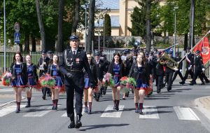 Zdjęcie: Strażacy podczas uroczystego przemarszu