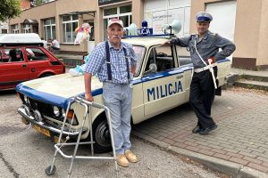 Zdjęcie: milicyjne auto zabytkowe