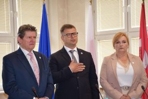 Zdjęcie: Radni Rady Miejskiej w Mszczonowie podczas sesji inauguracyjnej