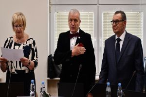 Zdjęcie: Radni Rady Miejskiej w Mszczonowie podczas sesji inauguracyjnej