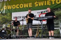 Zespół na scenie odpustowej
