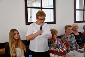 Zdjęcie: osoby uczestniczące w uroczystościach