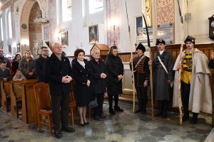 zdjęcie: osoby uczestniczące w uroczystej mszy świętej z okazji urodzin miasta