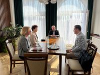 Zdjęcie: Burmistrz Mszczonowa, jego zastepczyni i naczelnik Wydziału Gospodarki Gminnej i przedstawiciel firmy ECO RGS...