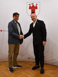 zdjęcie: Burmistrz Mszczonowa z Wykonawcą