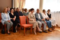 Zdjęcie: osoby zgromadzone podczas podpisywania umowy
