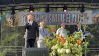 Zdjęcie: Burmistrz na scenie podczas odpustu w Lutkówce