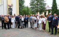 Zdjęcie: osoby uczestniczące w dożynkach
