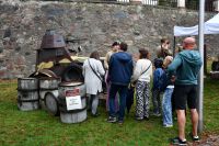Zdjęcie: osoby uczestniczące w Pikniku Historycznym Ziemi Mszczonowskiej