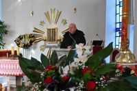 Zdjęcie: burmistrz przemawiający podczas pogrzebu