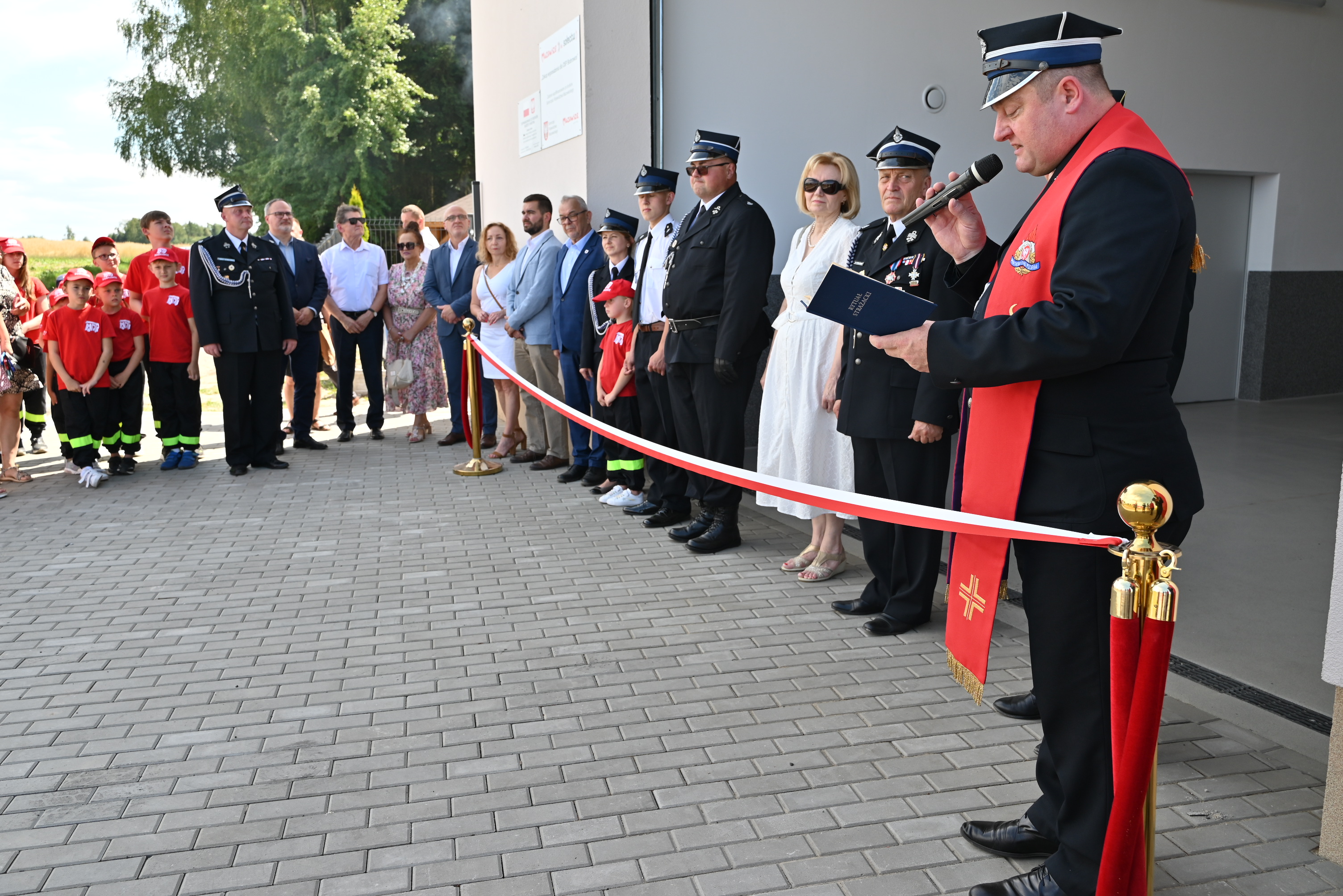 Zdjęcie: uroczyste obchody przed OSP Bobrowce