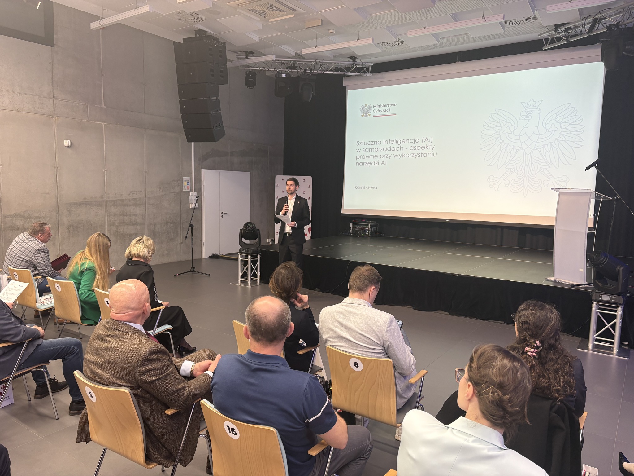 Zdjęcie: osoby uczestniczące w spotkaniu